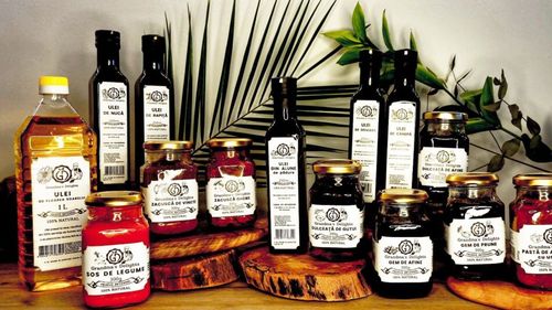 Fermier cu valoare adăugată: Gustul copilăriei, exact „ca la bunica”, regăsit în afacerea ecologică pusă pe picioare de soții Teodor și Teodora Niculescu / Stropesc culturile cu tinctură de urzici