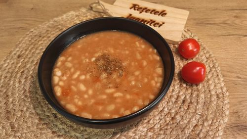 Rețetele Juanitei | Supă de fasole cu roșii, preparat de post simplu și gustos/ Putem folosi fasole gata gătită, din conservă sau să fierbem fasolea pe îndelete