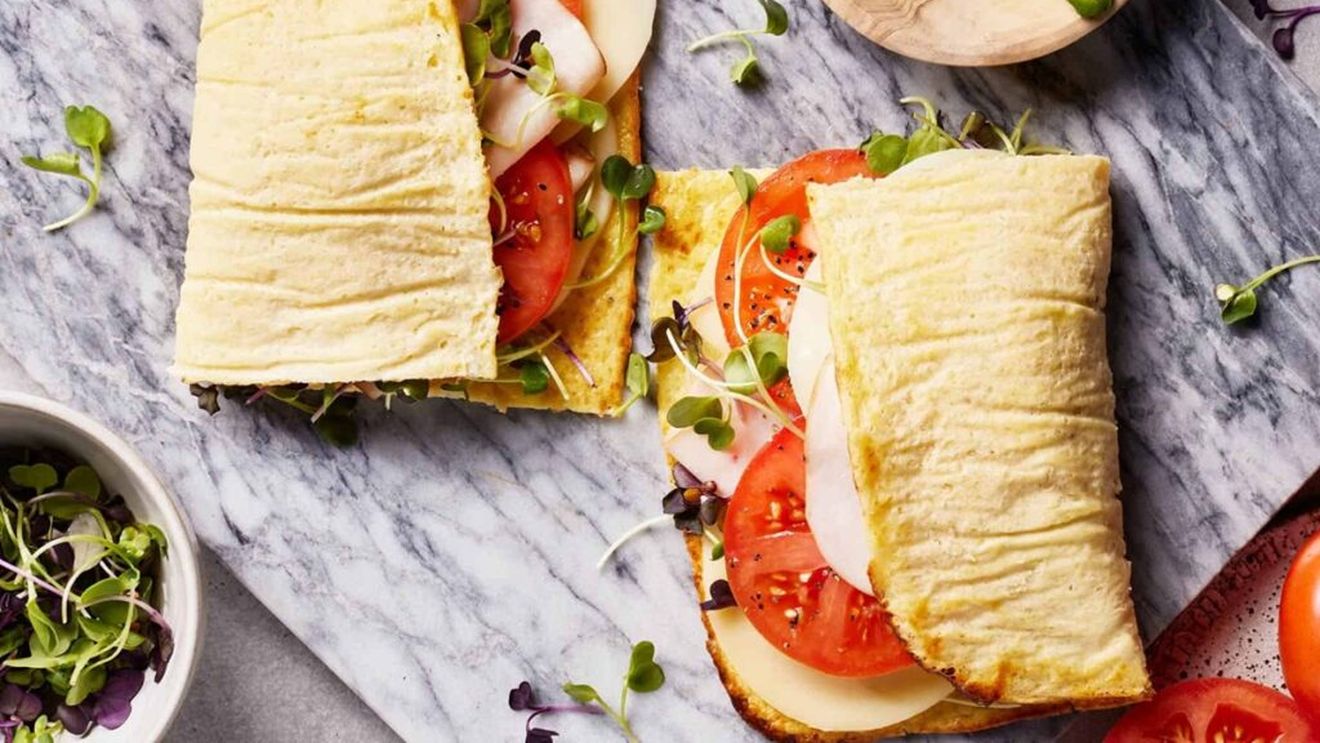 Rețeta de lipie cu brânză cottage cucerește internetul / Două ingrediente, zero gluten, fără făină, bogată în proteine și gata în 30 de minute