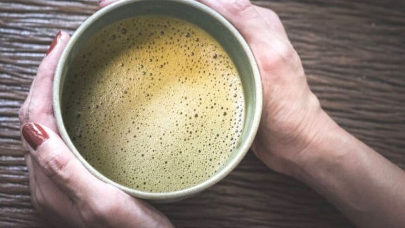 Ceaiul matcha începe să aibă un rival în rândul pasionaților. Vine din urmă hojicha, ceaiul japonez prăjit, de la Kyoto, care place tuturor la gust și are conținut foarte slab de teină