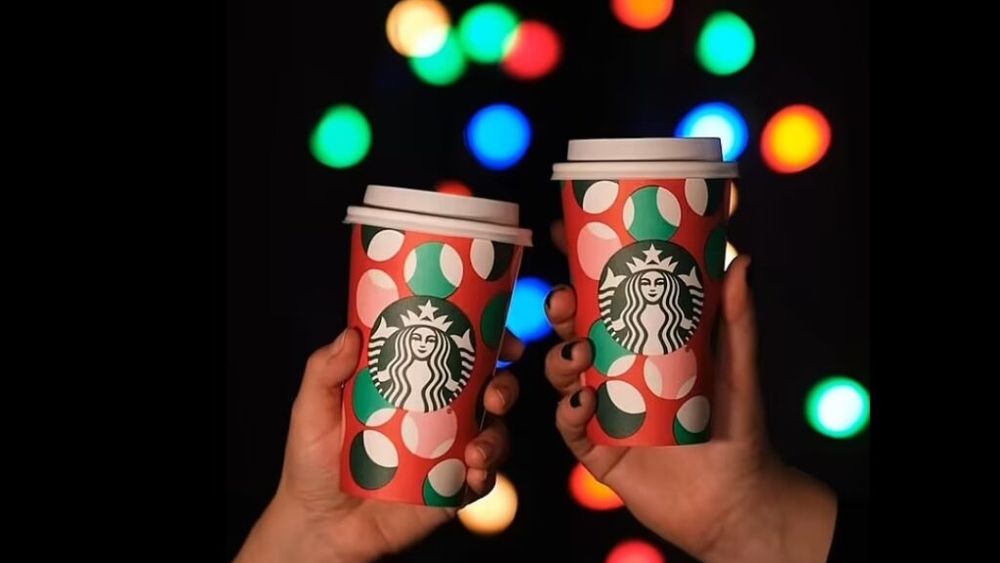Angajaţii Starbucks intră în grevă în tot mai multe oraşe americane, din cauza unui conflict legat de salarii