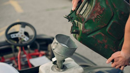 Motorina ar putea ajunge la 11,5 lei pe litru în România până la sfârșitul lunii mai / Scenariul pesimist depinde de război și de blocajul din Ormuz / Scumpirea vine chiar la startul campaniei agricole de primăvară