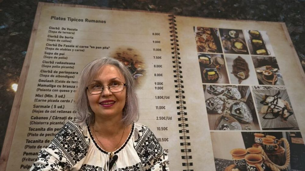 VIDEO | De la Sarmale la Tapas | În „Barul Angelei” din Castellon se organizează, cam la două luni, evenimente românești/ Angela Albu (proprietar restaurant): „Mâncarea e românească, vara ciorbă și iarna fasole și sarmale mereu. Am și costume populare să-i îmbrac pe musafiri”