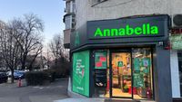 ANALIZĂ | Poate Annabella, un „regional Hero” de familie, să câștige pariul proximității în Bucureștiul marilor rețele? „Are șansa să ocupe exact spațiul dintre corporația de retail și piața de cartier. Dar nu îl poți ocupa cu afișe și sloganuri, ci cu oameni care știu cum te cheamă”