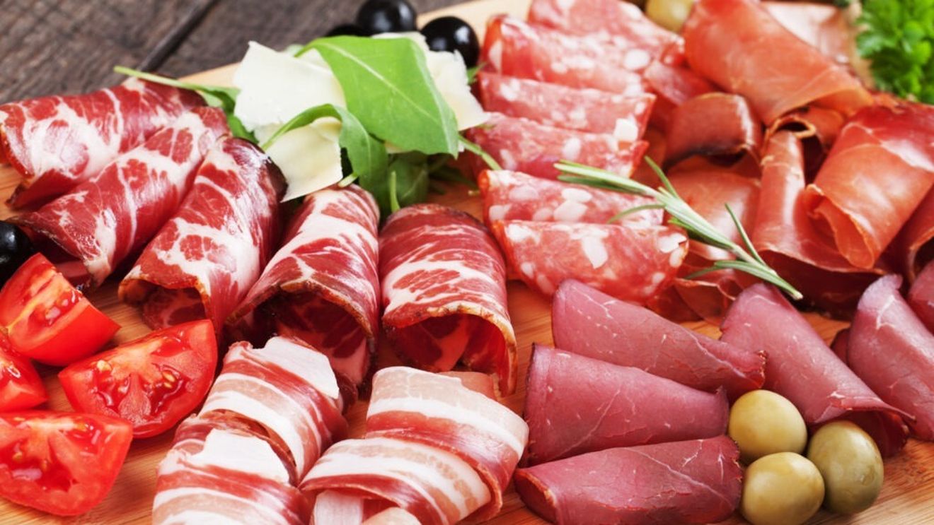 Prosciutto și alte preparate tradiționale italiene din carne de porc întreagă. Care e diferența între prosciutto crudo, speck. Excepția bresaola
