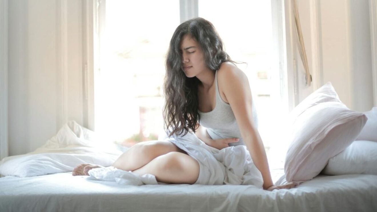 Un studiu important privind endometrioza relevă impactul glutenului, al cafelei, al produselor lactate şi al alcoolului