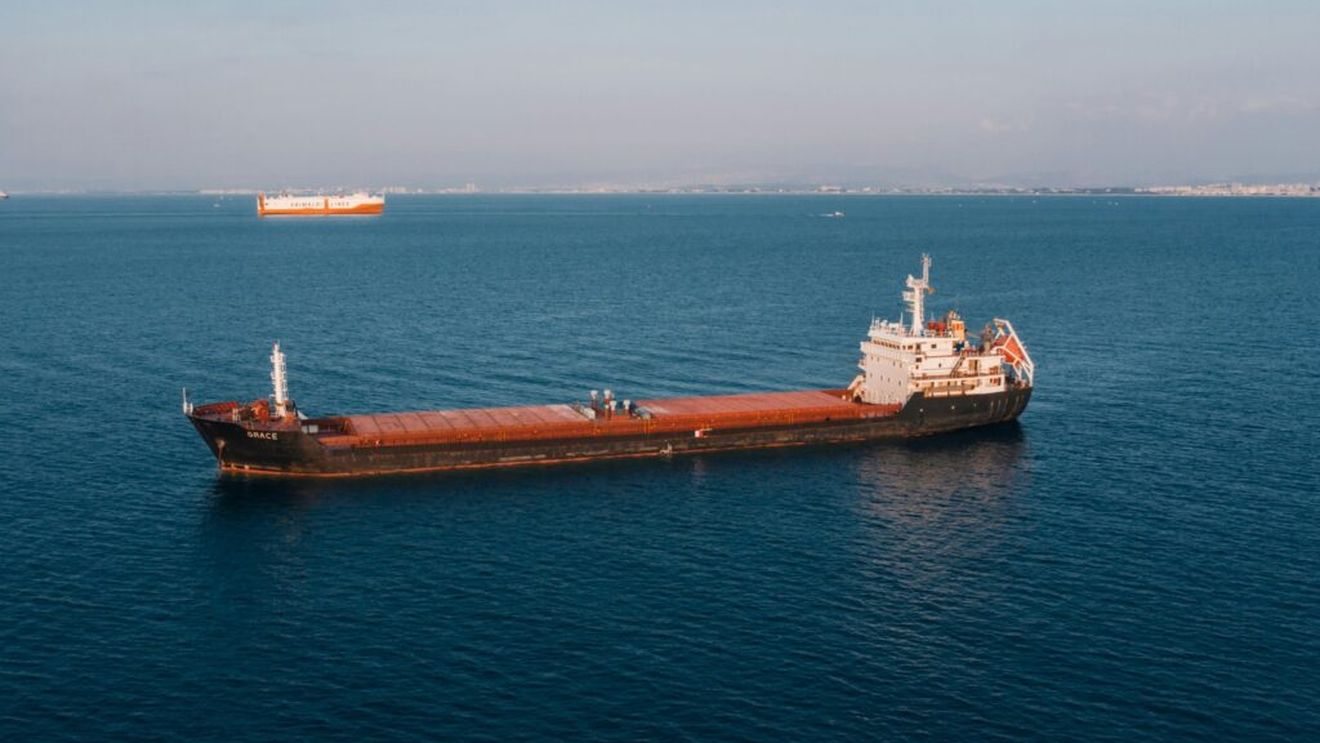 Două nave care transportau cereale în Marea Neagră au fost lovite, în ultimele două zile, de rachete ruseşti, afirmă surse ucrainiene