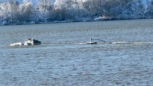 Calitatea apelor Dunării este bună în zona unde s-a scufundat barja cu clorură de potasiu