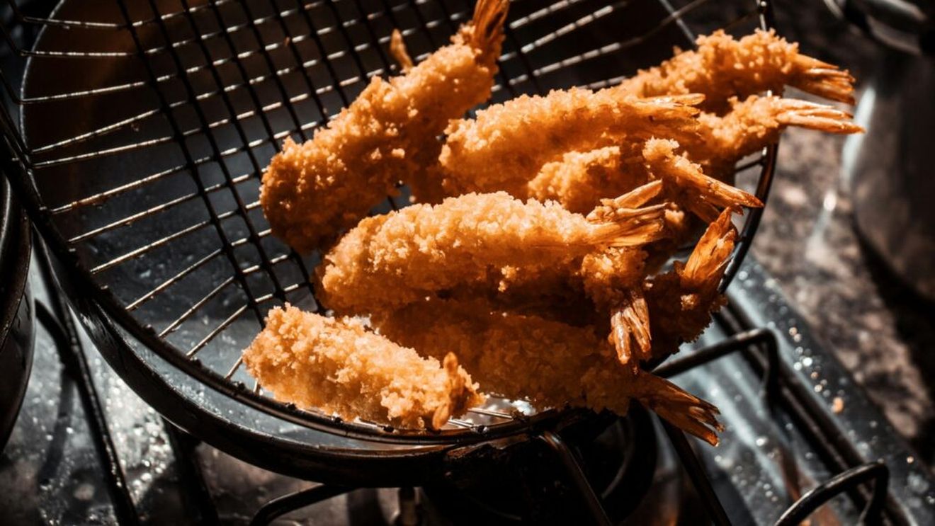 Cercetătorii spanioli fac apel la IA pentru a afla de câte ori poate fi încălzit uleiul. Recomandări pentru a refolosi uleiul în care prăjim mâncarea fără să ne afectăm sănătatea