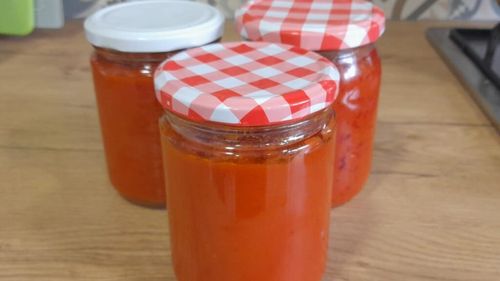 Rețetele Juanitei. Ayvar, zacusca sârbească de ardei copt. Merge minunat cu carne sau poate fi folosită ca sos