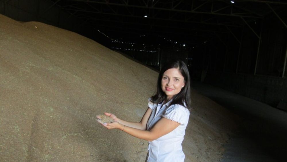 FOTO-VIDEO | „Ladies&Business”, Episodul 5 | După ani petrecuți în multinaționale din București, Iulia Blagu a ales să revină în Urziceni și să-și croiască propriul drum în agricultură: „Mergem înainte, dar cu bolovani legați de picioare!”