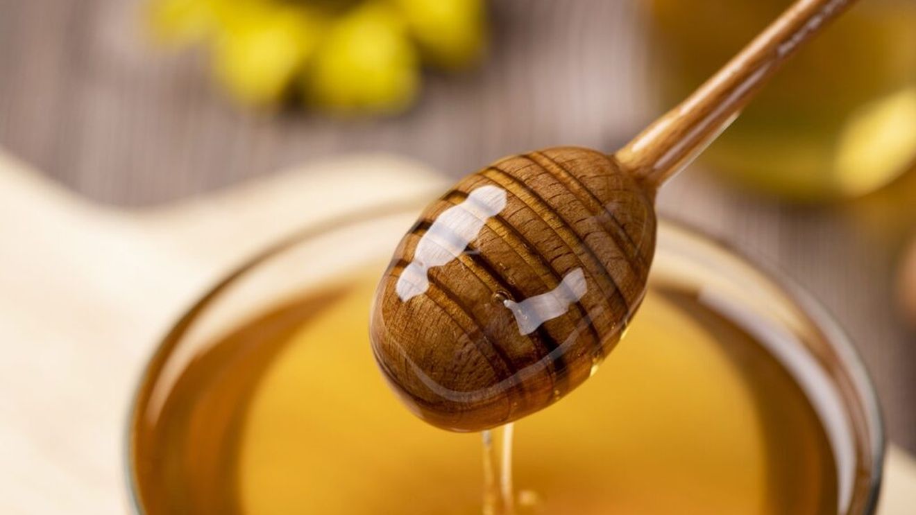 Guvernul amână, din nou, programul „Mierea în școli” / Programul nu va fi funcţional nici în 2025, deşi se vorbeşte despre implementarea sa de 18 ani şi există în acest sens o lege promovată în Parlament