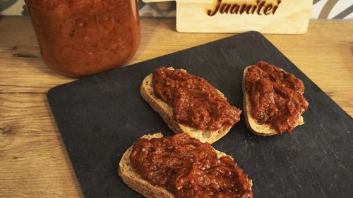 VIDEO Rețetele Juanitei | Zacuscă de vinete, vedeta conservelor de toamnă/ Rețeta transmisă de la o generație la alta