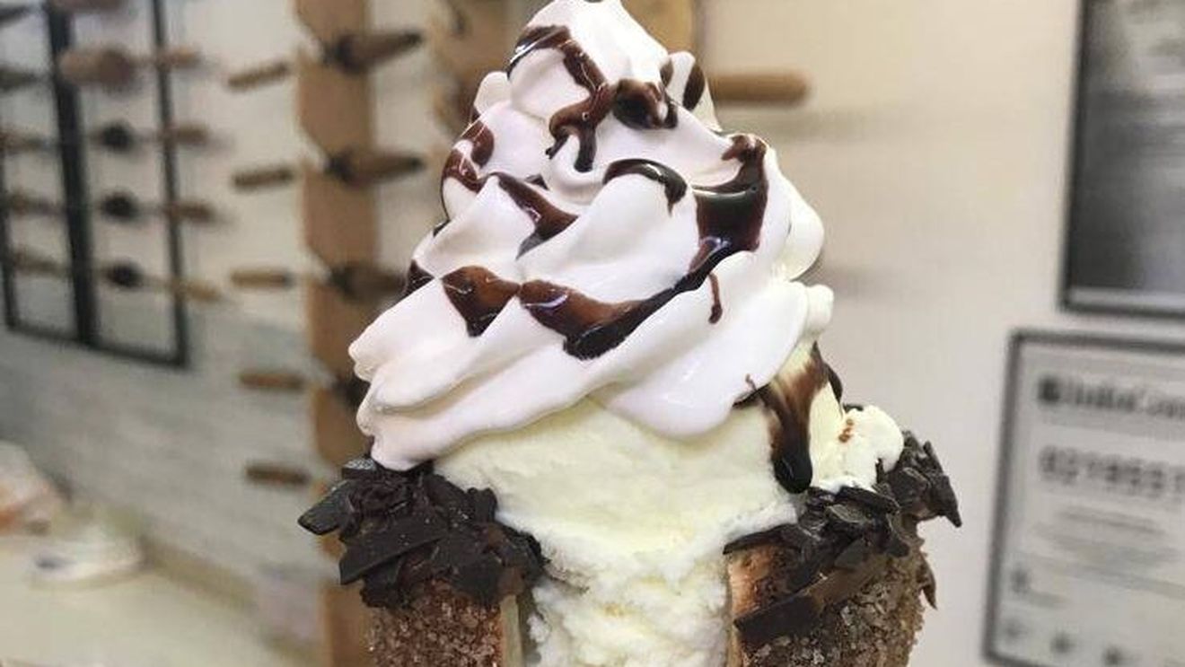 Înghețată în kurtos la Sovata/ „Recipientele” sunt mai mici decât cele tradiționale, dar sunt preparate din aceeași compoziție și păstrează savoarea originală/ Stațiunea a devenit în ultimii ani un paradis al gurmanzilor