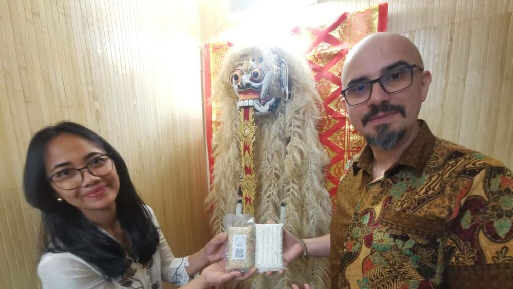 FOTO | O afacere pornită din dorul de Indonezia: singurii producători de tempeh din România, la Timișoara / Un produs vegetal care înlocuiește carnea și devine tot mai popular