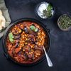 Moussaka libaneză, fără carne și fără sos bechamel / Rețeta simplă cu vinete și năut pe care merită să o încerci vara