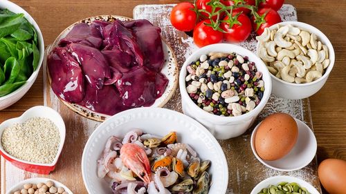 Cum poți îmbunătăți absorbția fierului și de ce fierul din surse vegetale se asimilează mai greu. Combinațiile alimentare care ajută în situații de anemie