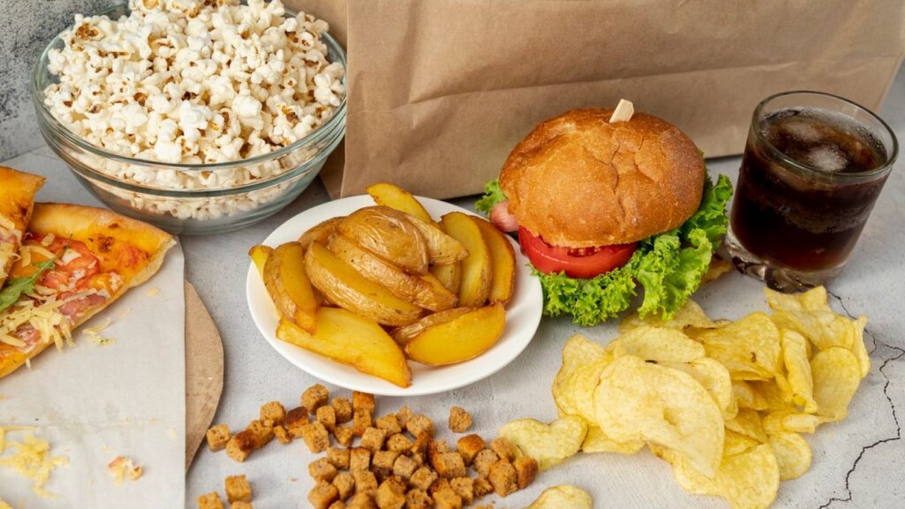 Un nou studiu american arată legătura dintre alimentele ultraprocesate și riscul crescut de polipi intestinali la femeile sub 50 de ani 