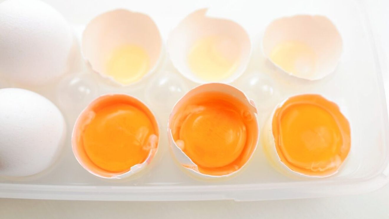 Culoarea contează. Ce indicații ne poate da intensitatea cromatică a gălbenușului de ou. Sunt mai sănătoase cele portocalii?