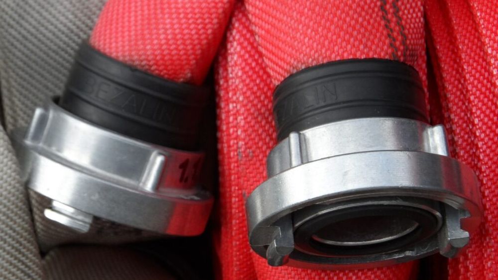 VIDEO | Un camion plin cu alimente a luat foc pe DN 7, în judeţul Vâlcea