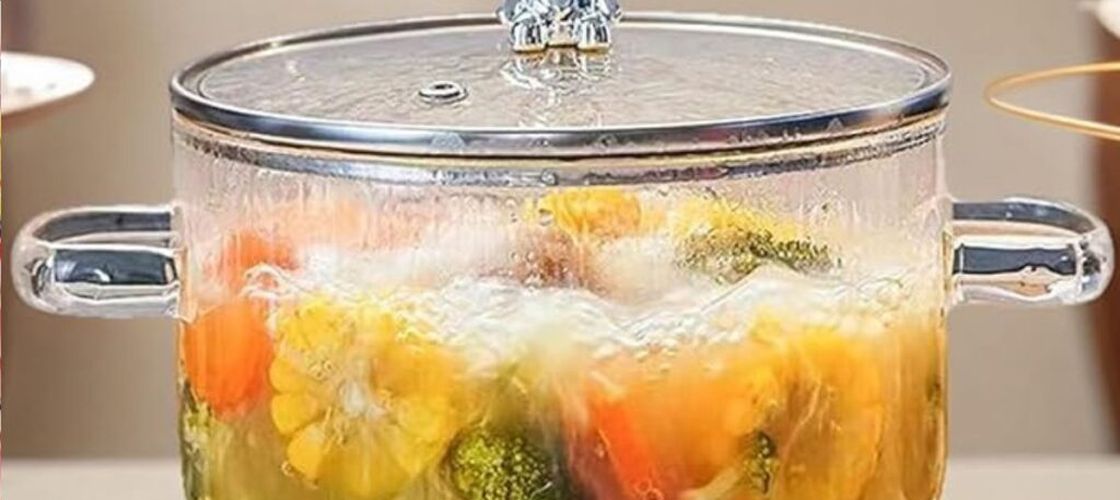 Dacă te-ai gândit să achiziționezi o oală de sticlă, iată cum ar trebui să o folosești/ Ghid complet pentru gătitul „la vedere”