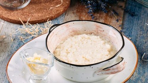 Un mic dejun la care nu te-ai gândit. Orez cu lapte cu brânză feta sau telemea, fără zahăr. Alternativa la cel dulce, cu mai multe proteine