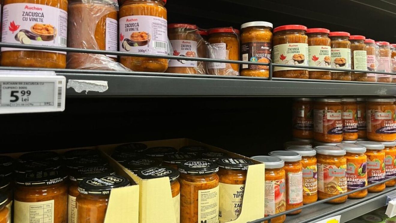 ANALIZĂ Raionul de zacuscă / Ce tipuri de borcane cu zacuscă găsim pe piață? / Poți cumpăra zacuscă de fasole Râureni cu -26% reducere până mâine, 1 octombrie, și zacuscă de ciuperci la -33% reducere