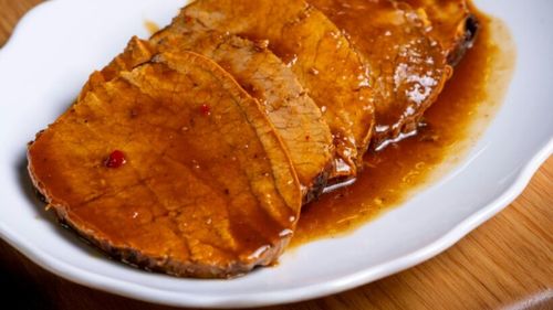 Rețeta de friptură a italienilor care nu lipsește niciodată de pe masa de familie la Crăciun. Arrosto, versiunea cu carne de porc, are nevoie de ingrediente simple și ceva răbdare când ajunge în cuptor