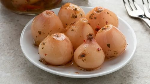 Lampascioni, o legumă din sudul Italiei din familia cepei dar fără gustul acesteia. Se cultivă pe terenuri sărace și calcaroase și se consumă în multe feluri, în special de Crăciun și Anul nou