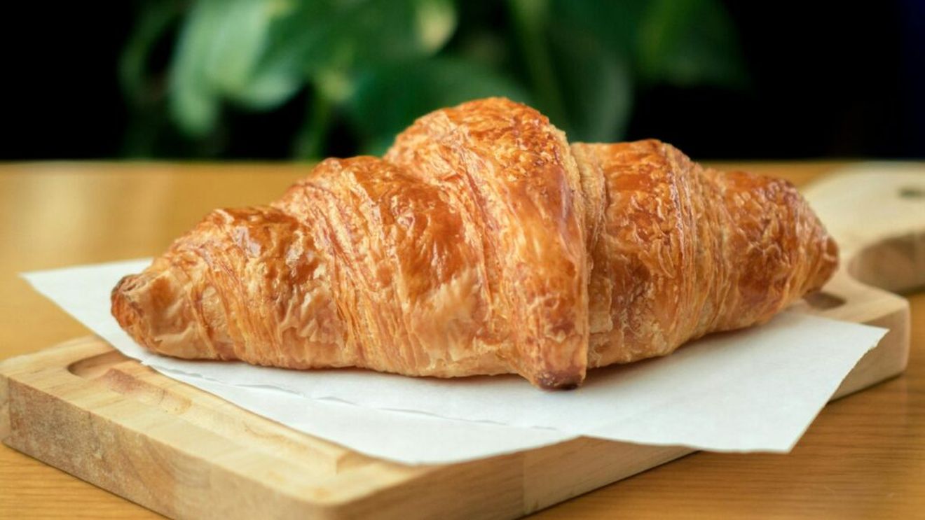 Ziua Internațională a unuia dintre cele mai îndrăgite produse de patiserie din lume, croissantul/ Iată câte calorii are, în funcție de sortiment, dar și ce beneficii aduc organismului nutrienții din el