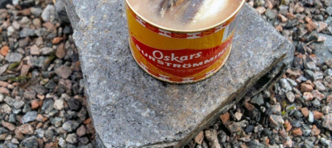 Peștele suedez cu miros de ouă stricate, amenințat de criza din Marea Baltică / Surströmming a devenit viral pe internet