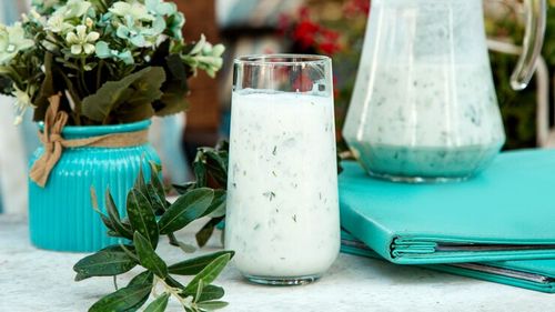 De ce un pahar mare de ayran poate fi un mic dejun ideal de sâmbătă, dacă vrem să începem să revenim la greutatea de dinainte de sărbători