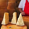 Parmezanul, noua „victimă” a caniculei. Seceta scumpește alimentele