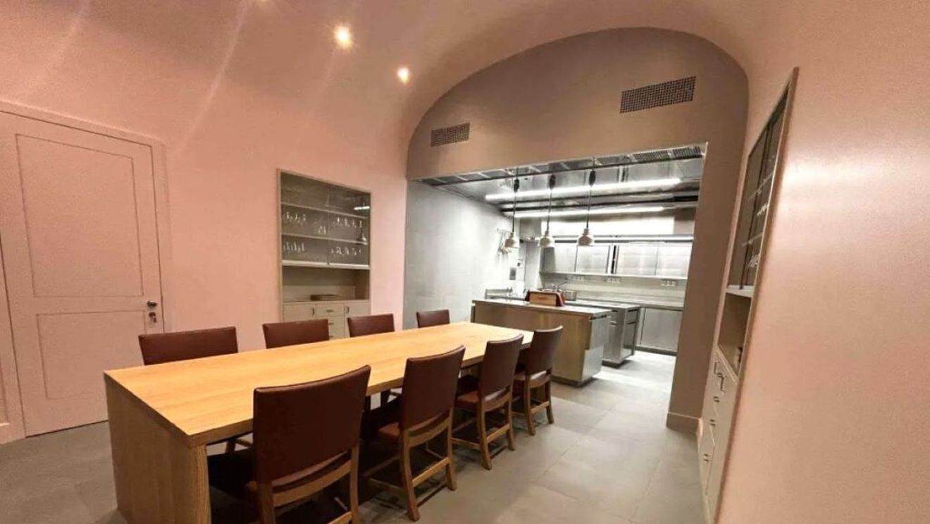 Un nou concept de experiență gourmet la restaurant: o cameră rezervată exclusiv unui grup, cu preț și meniu fix și atmosferă informală, propunerea unui chef cu trei stele Michelin