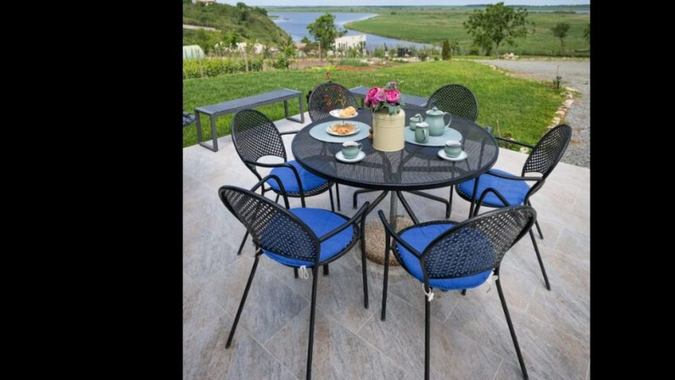 Paște cu scrumbie și cozonac de casă. Ce meniuri au pregătit pensiunile din Delta Dunării pentru sărbătorile pascale din 2025: „Oamenii vor să mănânce cât mai sănătos și cât mai ecologic”