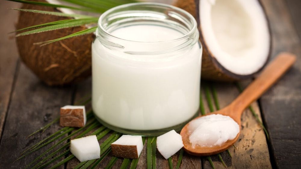 Uleiul de cocos, un aliment popular, pus sub semnul întrebării de cardiologi / Medicii avertizează asupra riscului cardiovascular