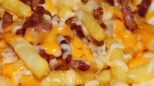 Rețetele Juanitei | Cartofi cu bacon și brânză/ Ți-au rămas ceva cartofi de la masa de Paște? Transformă-i într-un produs gratinat apetisant