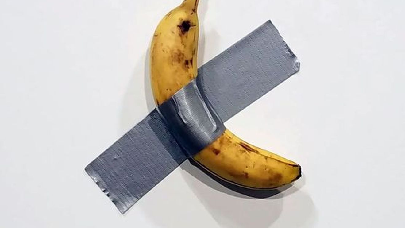 Banana lipită pe perete a artistului Maurizio Cattelan mâncată a treia oară/ Anul trecut lucrarea a atins valoarea de 6 milioane de dolari la o licitație