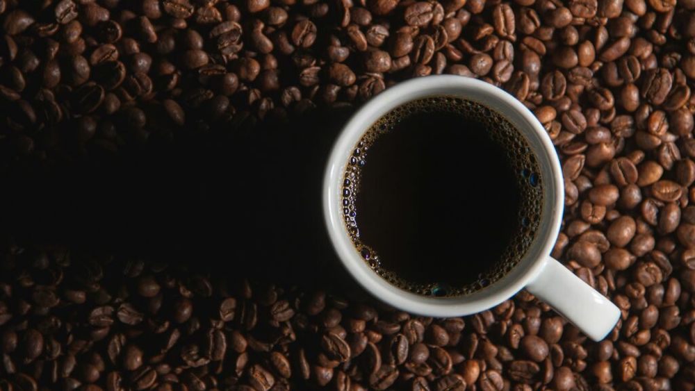 Cafeaua și longevitatea: nu cofeina ar fi cheia / Ce au descoperit cercetătorii despre compușii care protejează celulele