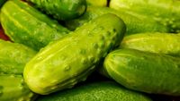 Legumele și fructele românești invadează piața din Polonia/ Castraveții, cireșele și cartofii noi pun presiune pe producătorii locali