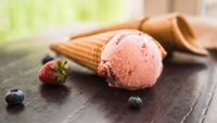 Înghețată sau desert lactat congelat? Denumirile de pe piața din România pot ascunde rețete diferite