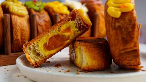 Cofetăria care a adus prima dată prăjiturile New York Rolls în București/Clienții au fost cuceriți pe loc de aceste delicii