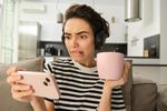 Cartoful divorțat și căpșuna amantă au cucerit TikTok-ul / De ce milioane de oameni se uită la cele mai absurde clipuri generate de AI