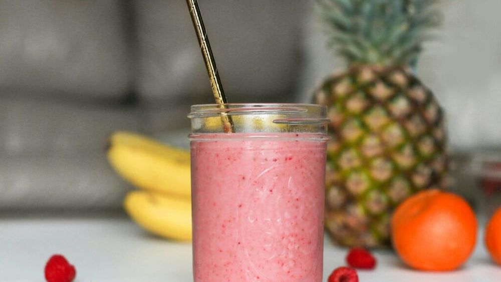 Patru rețete de smoothie, concentrate pe sănătate, care îți vor înveseli ziua / Nutriționiștii susțin că aceste băuturi bogate în colagen ne ajută să facem față cu bine zilelor active, ne mențin tinerețea și ne feresc de boli