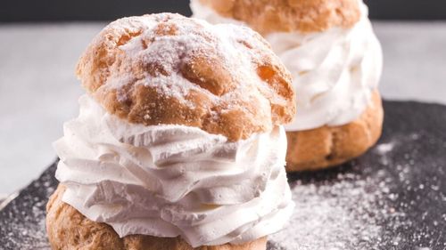 ABC în bucătărie. Cum se face pasta choux sau aluatul de ecler, același care se folosește în choux à la crème, savarine, profiterol și altele prăjituri din cofetăria clasică