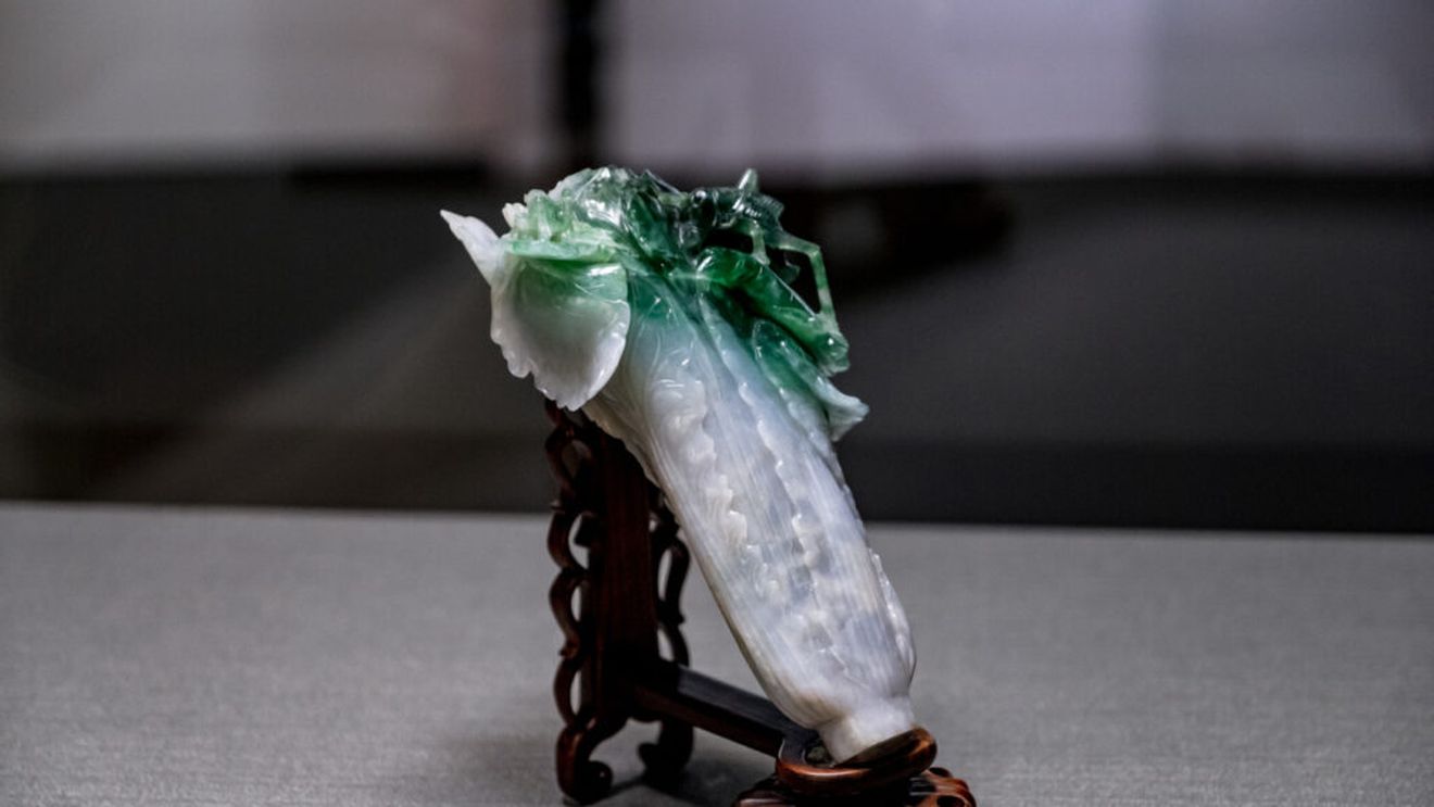 Cum a devenit o varză de jad una dintre cele mai iubite comori ale Taiwanului / Este transportată într-un container special, însoțit de poliție 