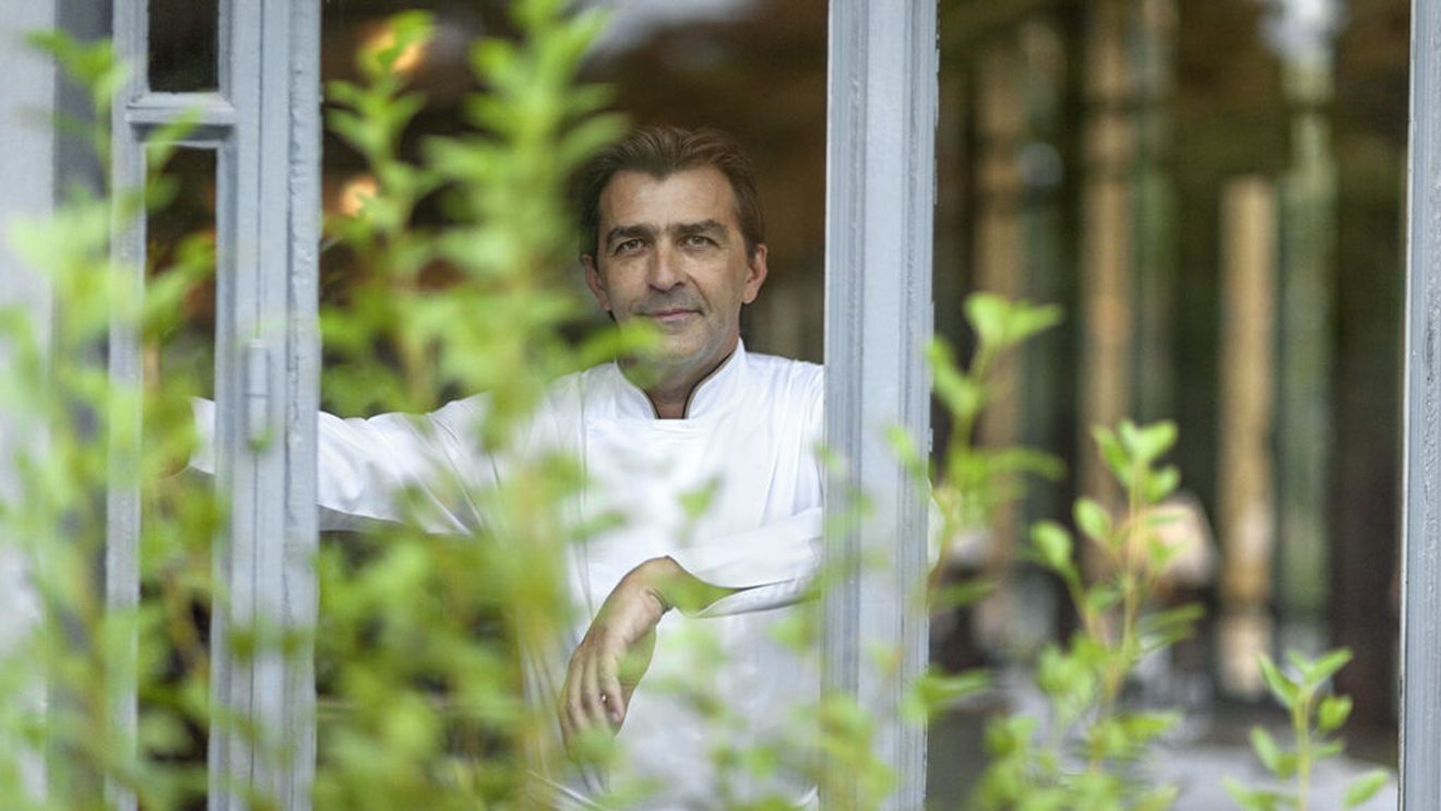 Cine este cheful francez cu 18 stele Michelin, celebru în lumea gastronomiei, dar aproape necunoscut în afara Franței / Este apreciat mai ales pentru modul în care a reinterpretat sosurile franceze clasice