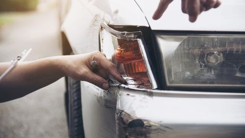 Restaurant distrus după ce un autocamion a intrat în el în urma coliziunii cu un autoturism