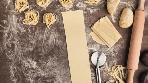 ABC în bucătărie. Cum se face aluatul simplu pentru paste. Cu sau fără ou, din făină de grâu obișnuit sau grâu dur / Se pot usca sau congela și folosi la nevoie