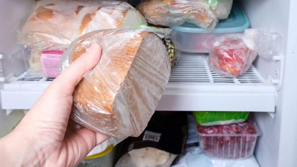 De ce să congelezi pâinea înainte de a o prăji / Un truc simplu care ajută digestia și face pâinea mai prietenoasă cu silueta